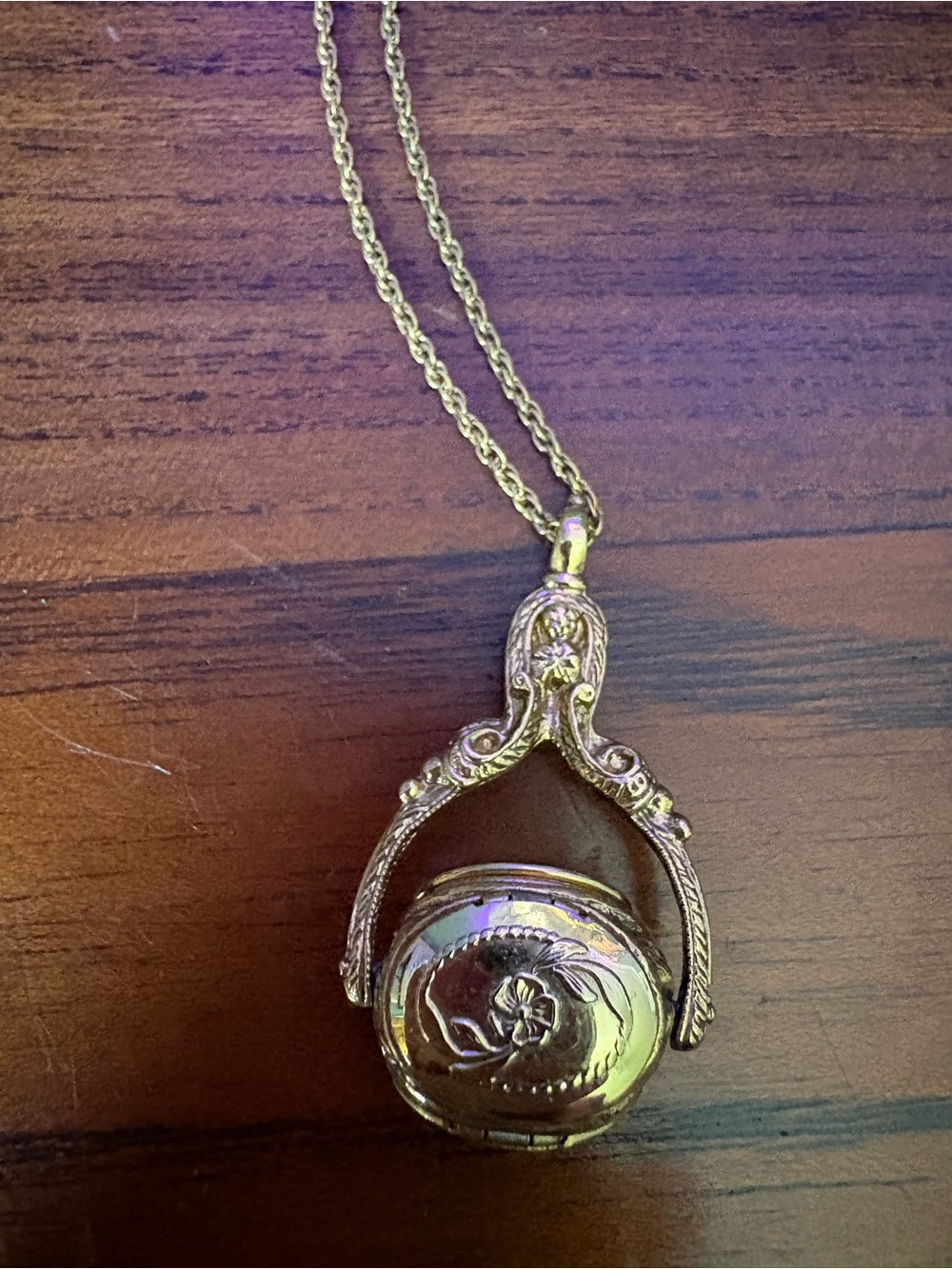 1928 Gold Spinner Floral Locket Pendant Necklace